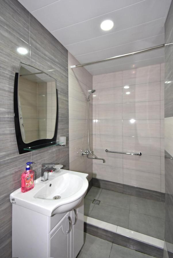 Apartment Near Sasundci Davit Metro Station Yerevan Exterior photo